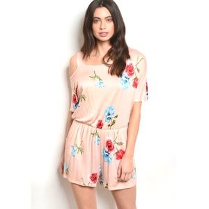 ‼️ 1 left ‼️ Women’s Pink Floral Romper